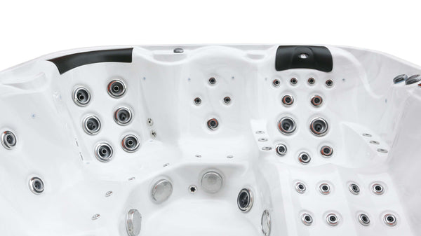 nærmynd af nuddstútum rafmagnspottur 1400L marmara hvítur