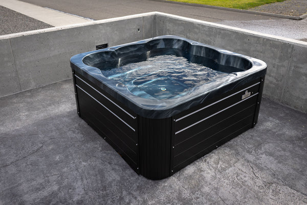 Hitaveitupottur 1500L 6-7 manna marmara blár á steyptum palli